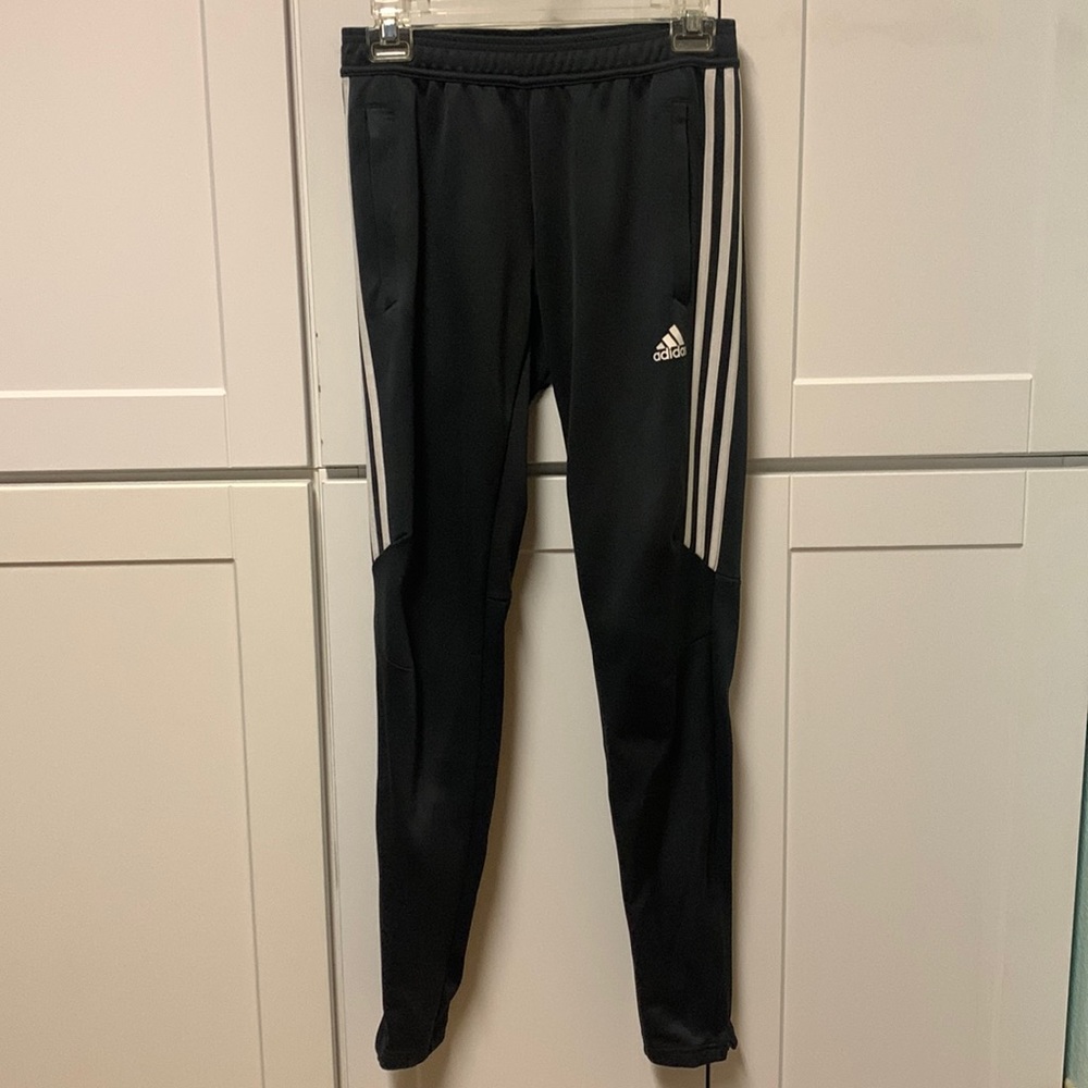 Adidas Sz XS climacool men’s soccer/track pants. Tapered leg with zip ankles.